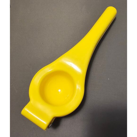 Yellow Lemon/Lime/Citrus Manual Hand Squeezer/Juicer - Plastic - Picture 3 of 7